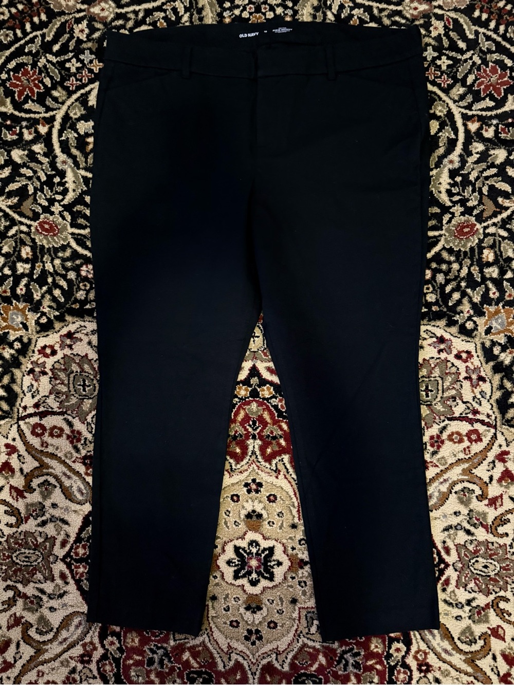 18 Old Navy women’s black mid-rise pixie skinny Pants with secret smooth pockets